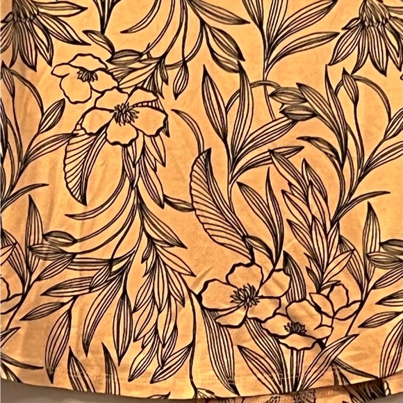 Lane Bryant Peach and Black Graphic Short Sleeve Blouse - Picture 3 of 3